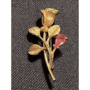 Gorgeous Vintage AVON Gold Tone Long Stem Rose Brooch Pin With Pink Rhinestone